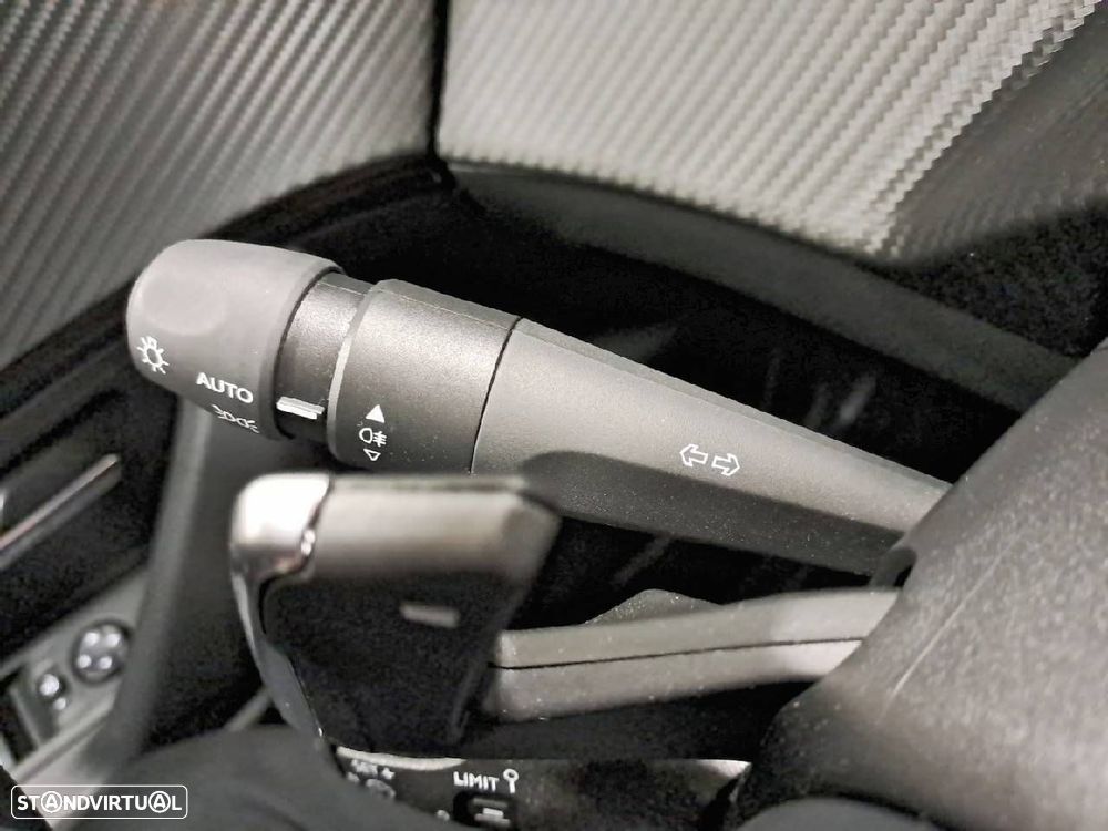 Peugeot 2008 1.2 Hybrid Allure e-DCS6 - 13