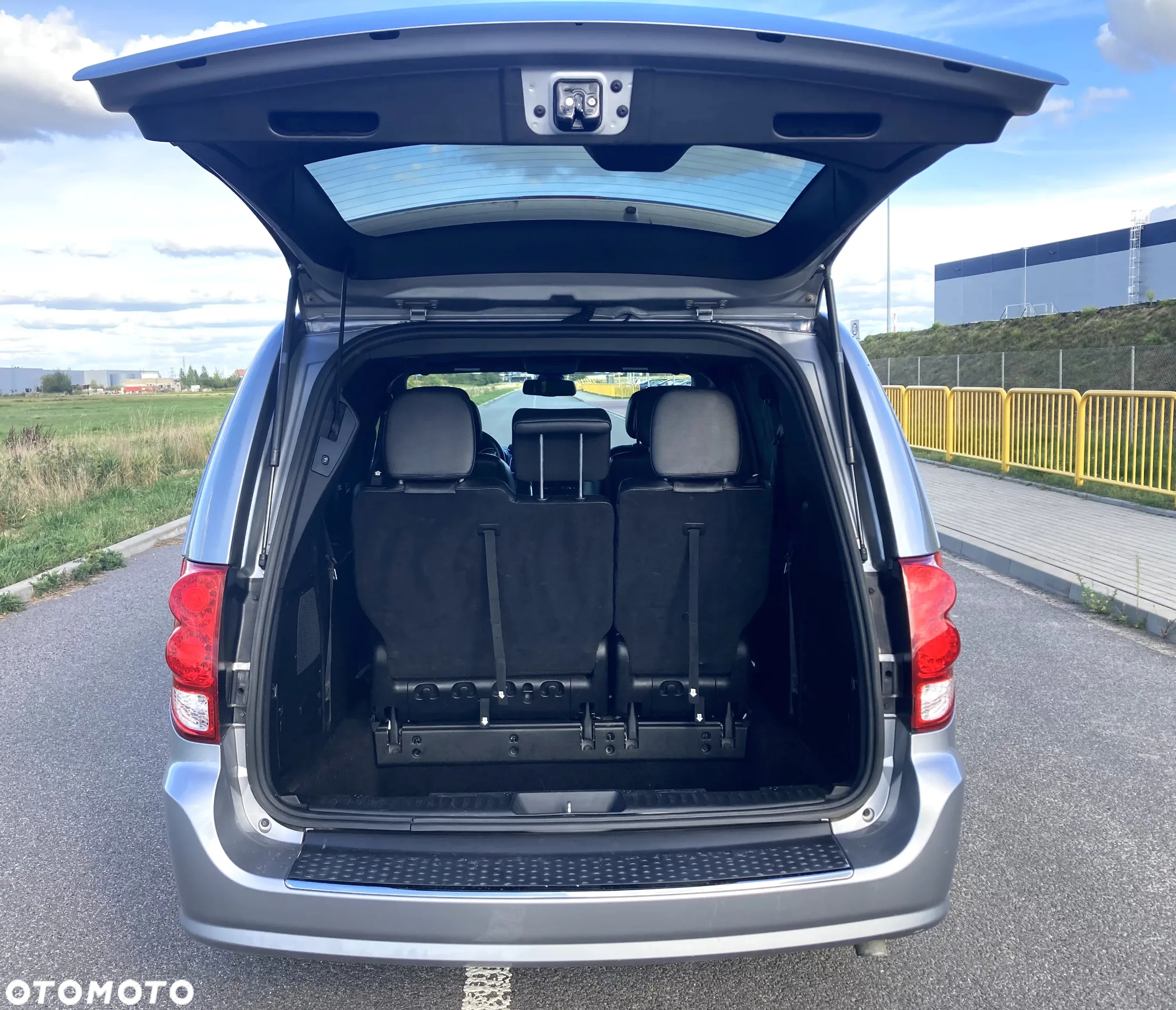 Dodge Grand Caravan - 7