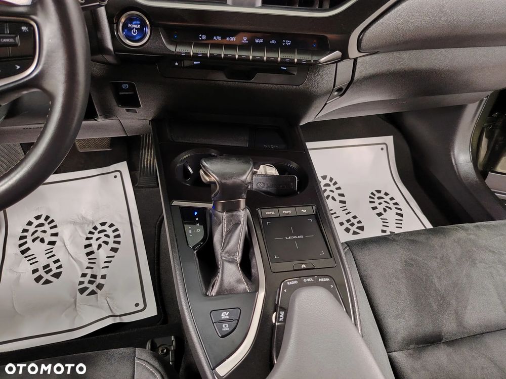 Lexus UX 250h Elegance 2WD - 33