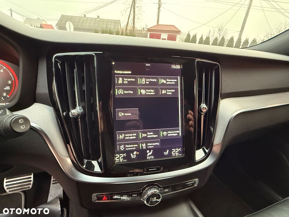 Volvo V60 D4 AWD R-Design - 31