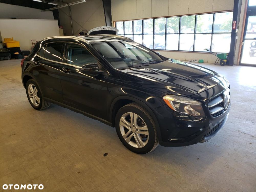 Mercedes-Benz GLA 250 4-Matic - 4