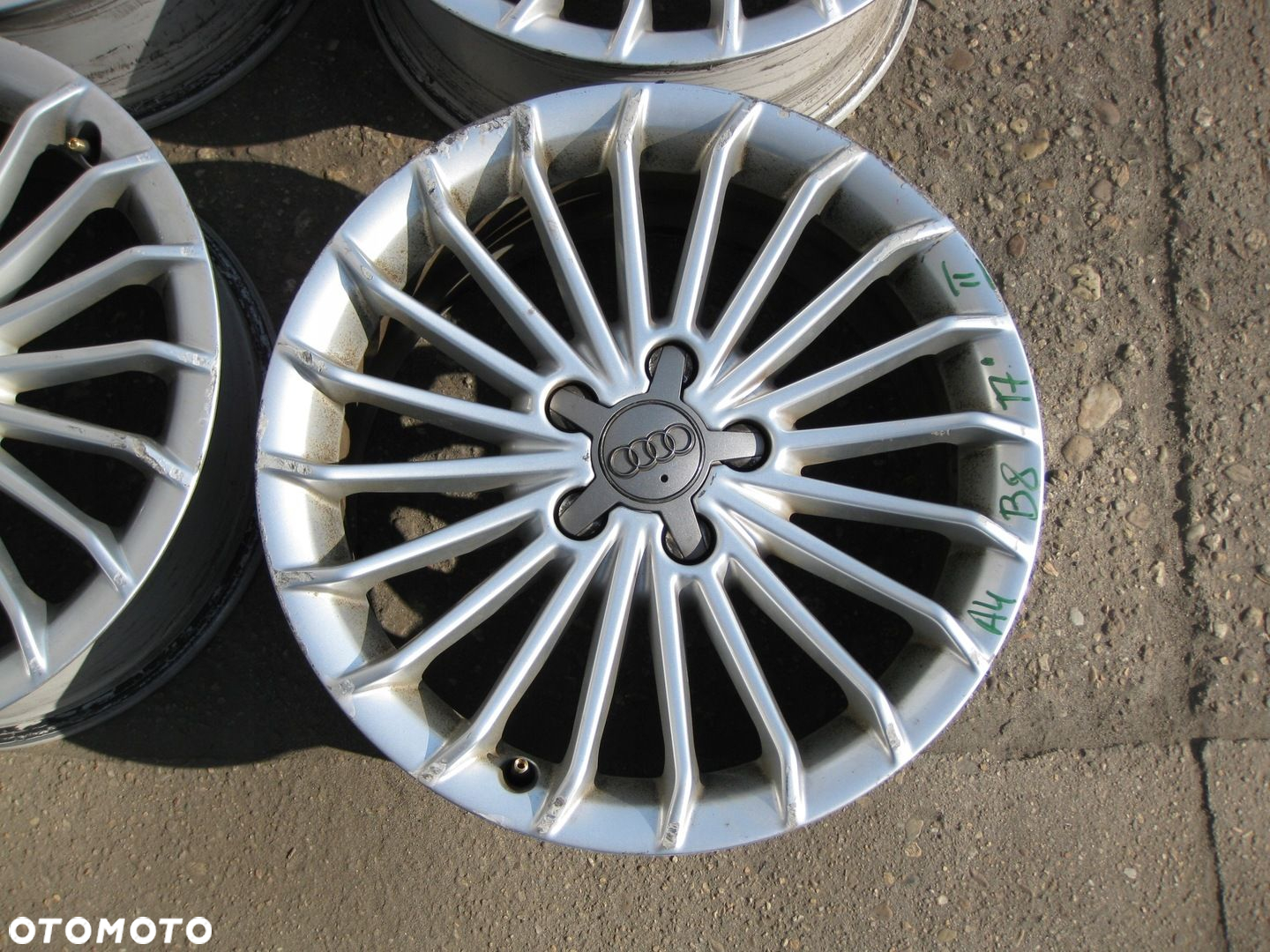 AUDI A4 B8 FELGI ALUMINIOWE 17" ET 45 KOMPLET 8K0601025CF - 2
