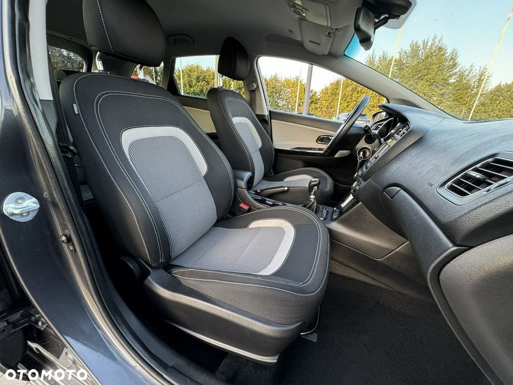 Kia Ceed 1.6 CRDi 136 ISG Platinum Edition - 36