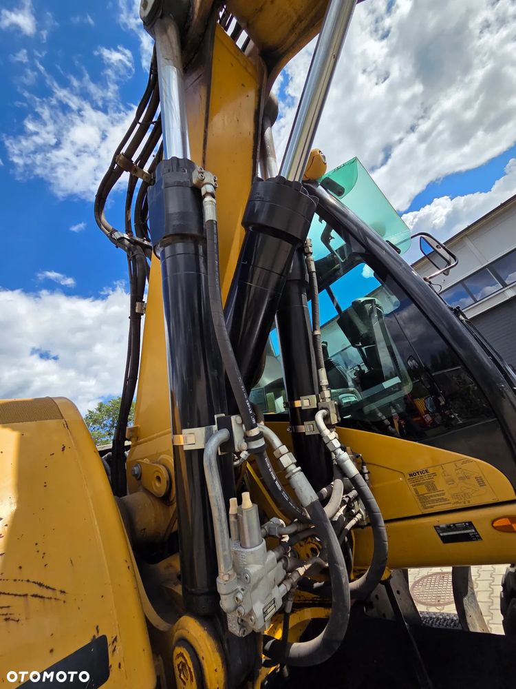 Caterpillar 318 D - 12