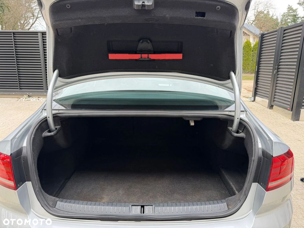 Volkswagen Passat 2.0 TDI BMT Comfortline - 12