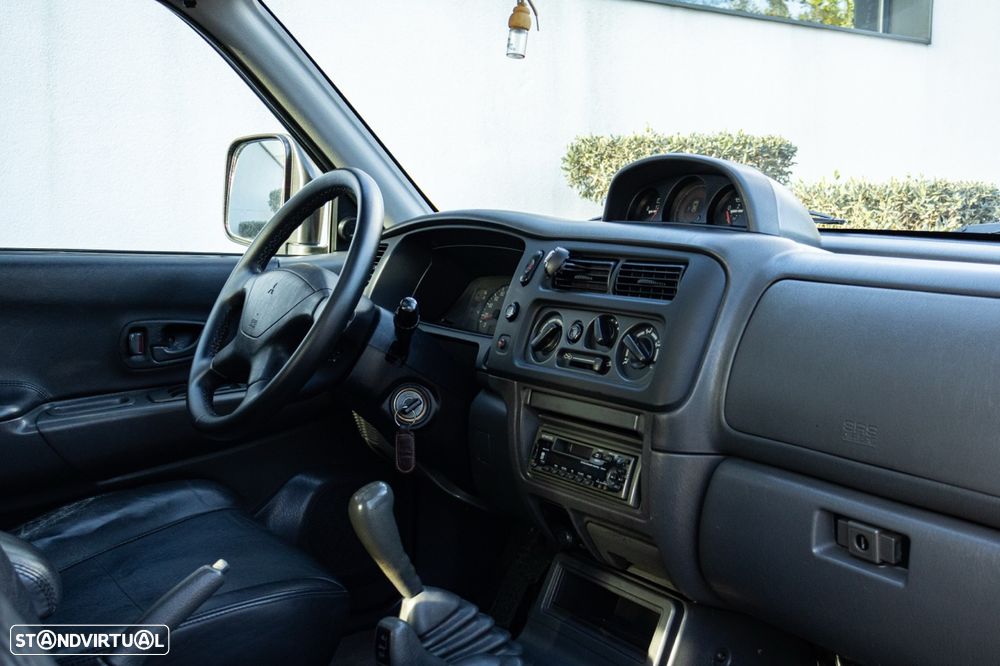 Mitsubishi Pajero Sport 2.5 TD GLS - 19