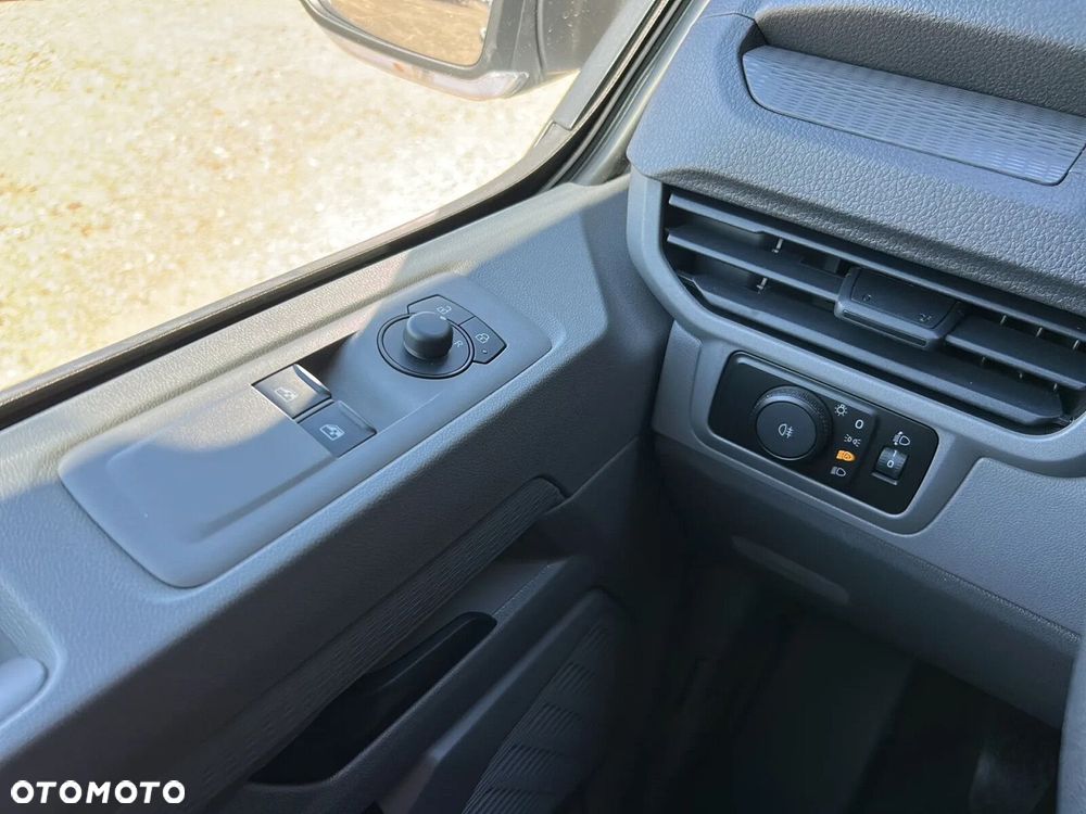 Volkswagen Transporter Furgon 2.0 TDI 150 KM manual - 22