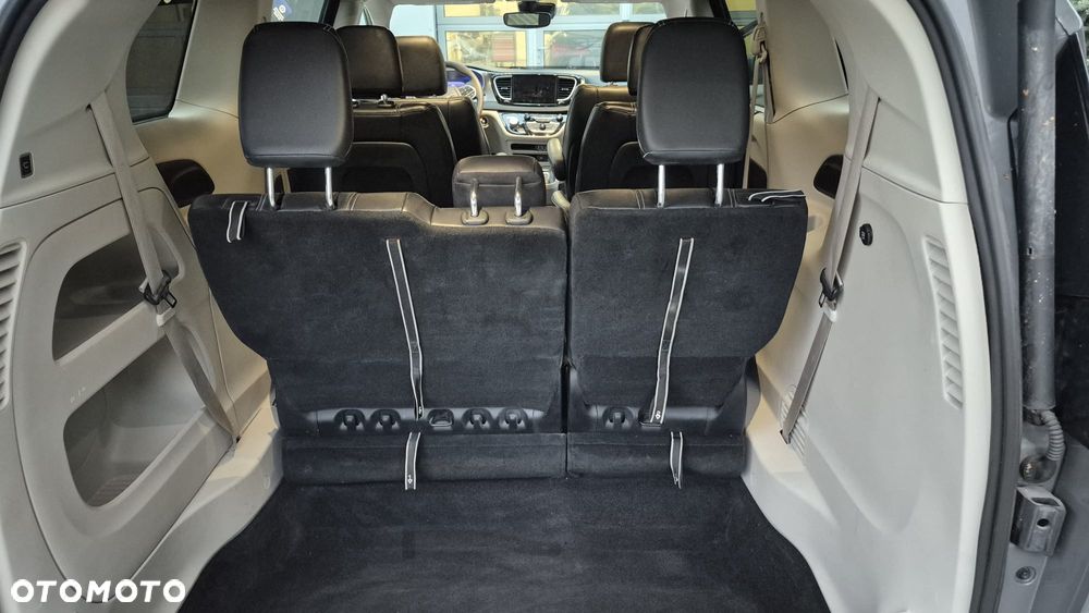 Chrysler Pacifica - 20