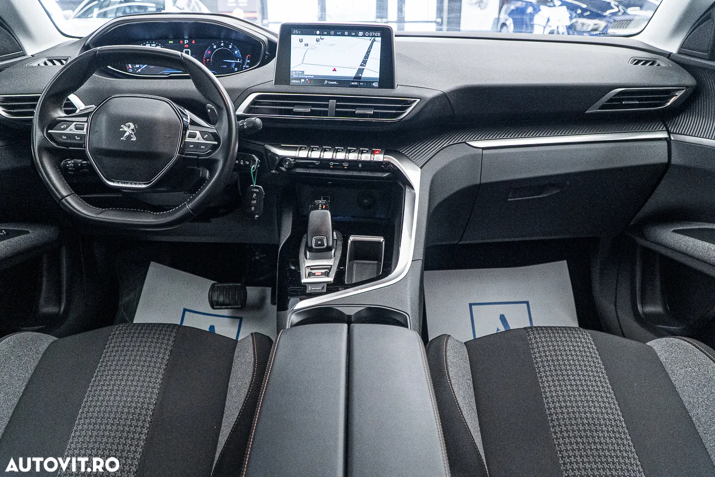 Peugeot 3008 1.2 PureTech Turbo S&S EAT8 Allure - 27