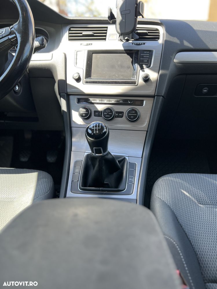 Volkswagen Golf 1.6 TDI BlueMotion Technology Comfortline - 12