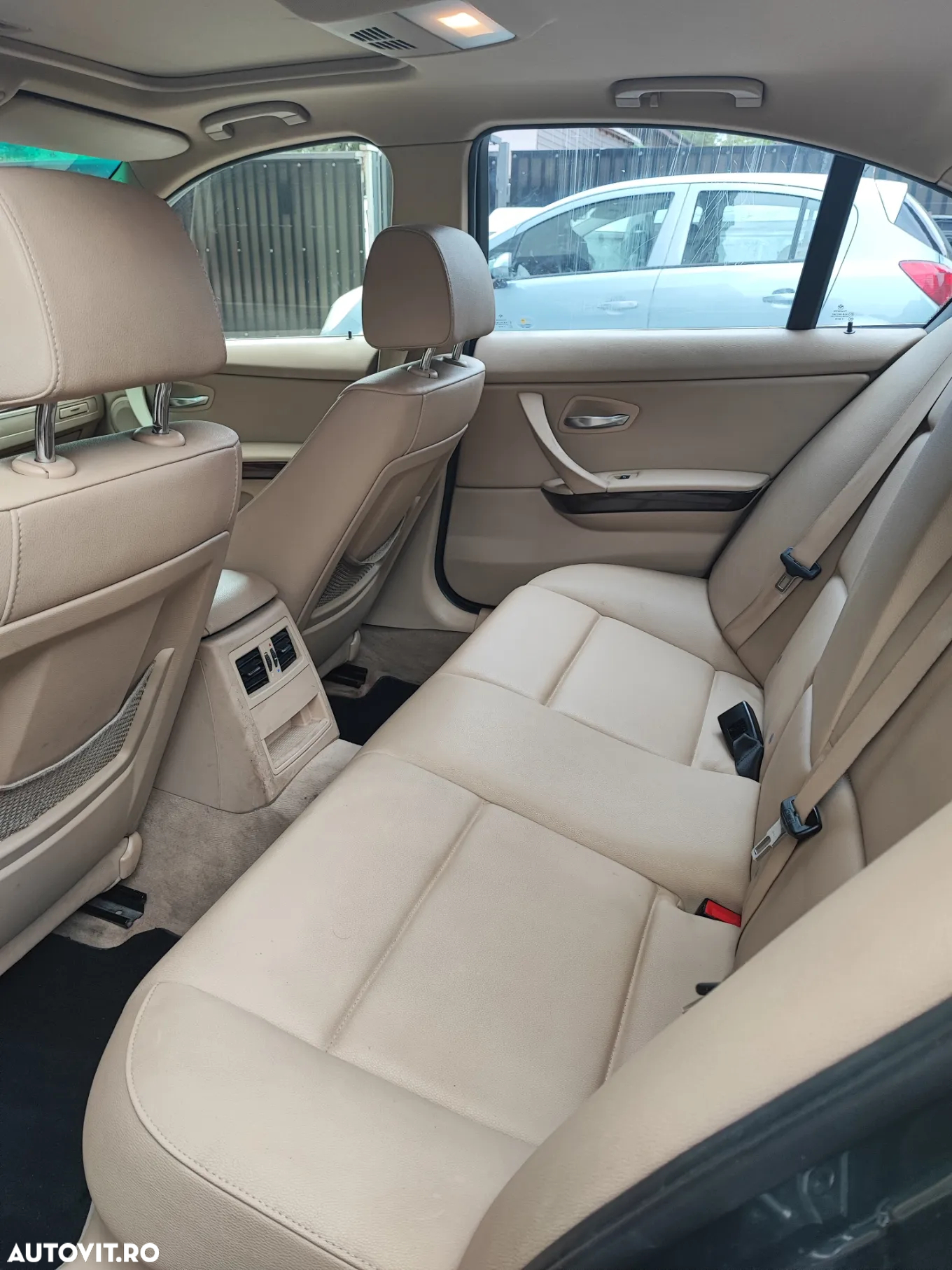 BMW Seria 3 320d EfficientDynamics Edition - 28