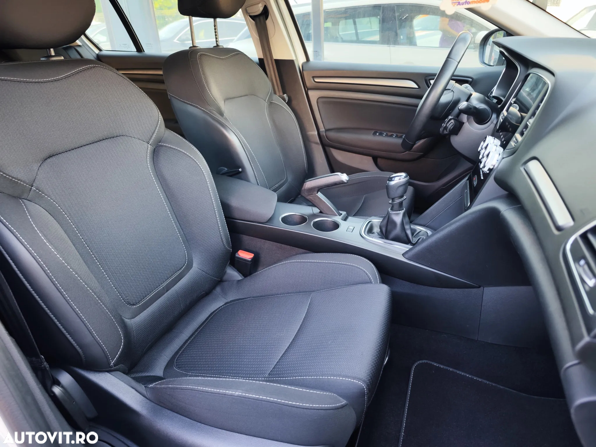 Renault Megane Grandtour BLUE dCi 115 BUSINESS EDITION - 11