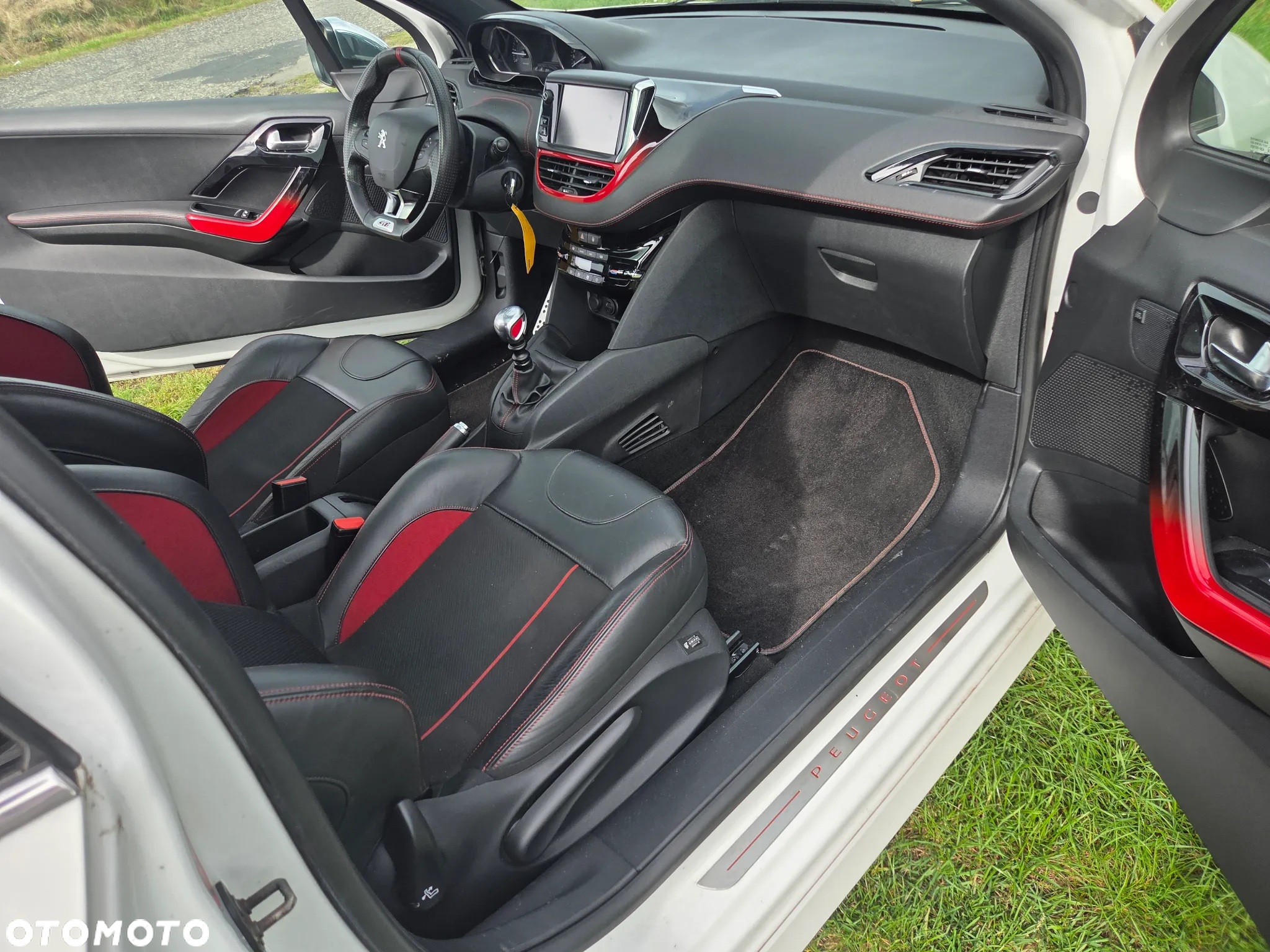 Peugeot 208 GTI 200 THP - 6