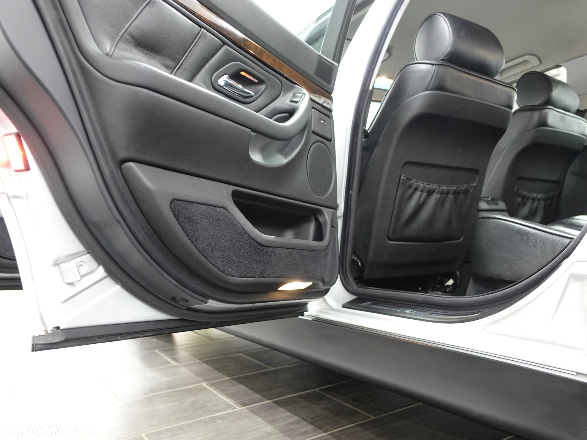 BMW Seria 7 728i - 37