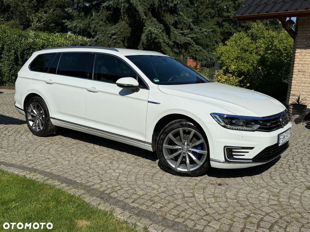 Volkswagen Passat - 4