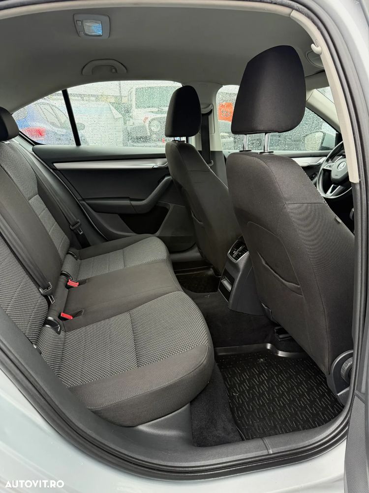 Skoda Octavia 1.6 TDI DSG Ambition - 15
