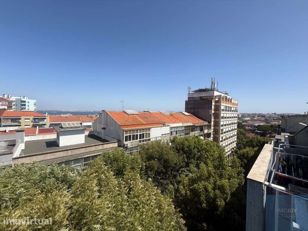 Apartamento T1 para remodelar com Vista desafogada em Almada - Grande imagem: 2/32