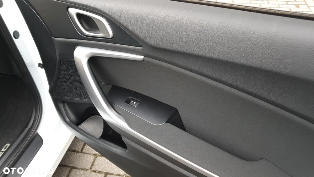 Kia Ceed 1.5 T-GDI M - 27