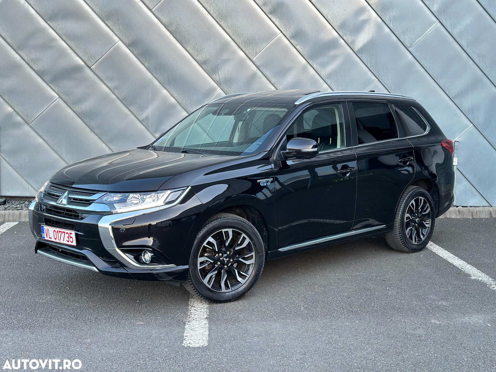 Mitsubishi Outlander 2.0 4WD Plug-In Hybrid Top - 2