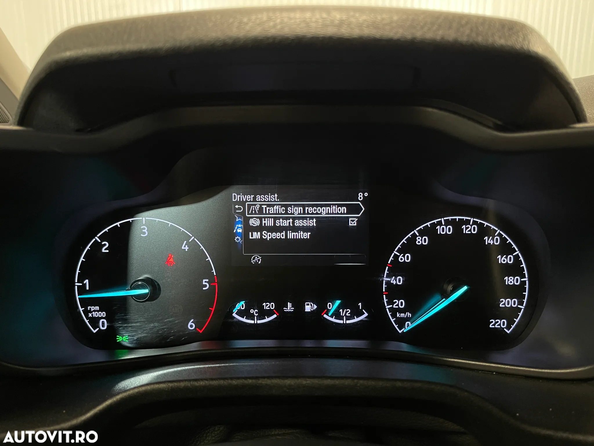 Ford Transit Connect 1.5 EcoBlue 120CP 6MT Kombi L1 Titanium - 18