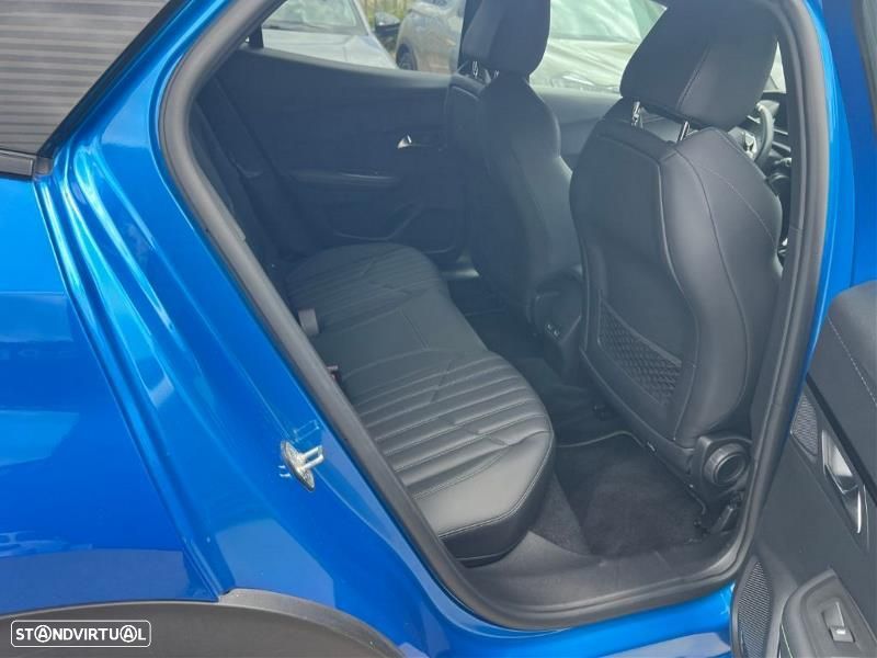 Peugeot e-2008 50 kWh GT - 6
