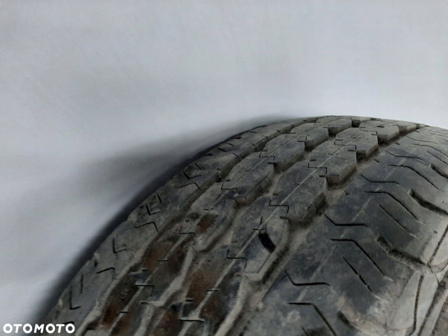 OPONY LETNIE PIRELLI CHRONO 205/70R15C 106/104R DOT 2009 BIEZNIK 8MM - 12