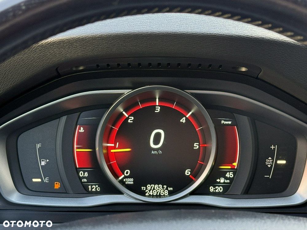 Volvo V60 D4 Momentum - 16