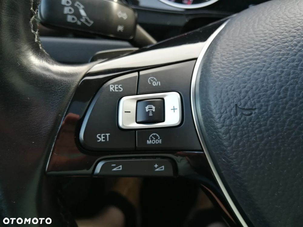 Volkswagen Touran - 22