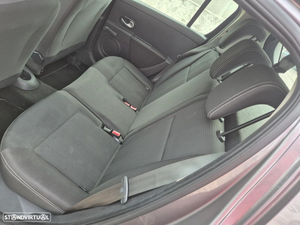 Renault Clio 1.2 16V Confort - 9