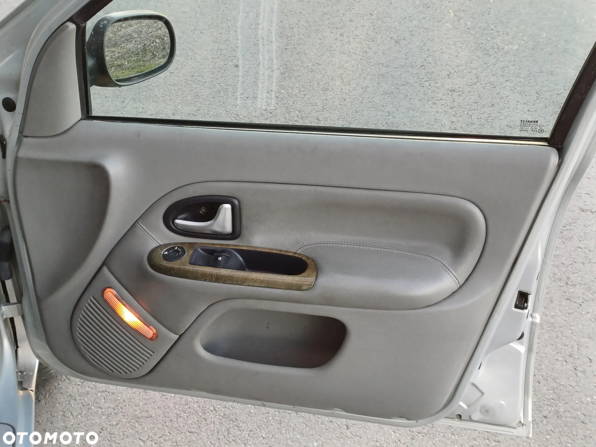 Renault Clio - 22
