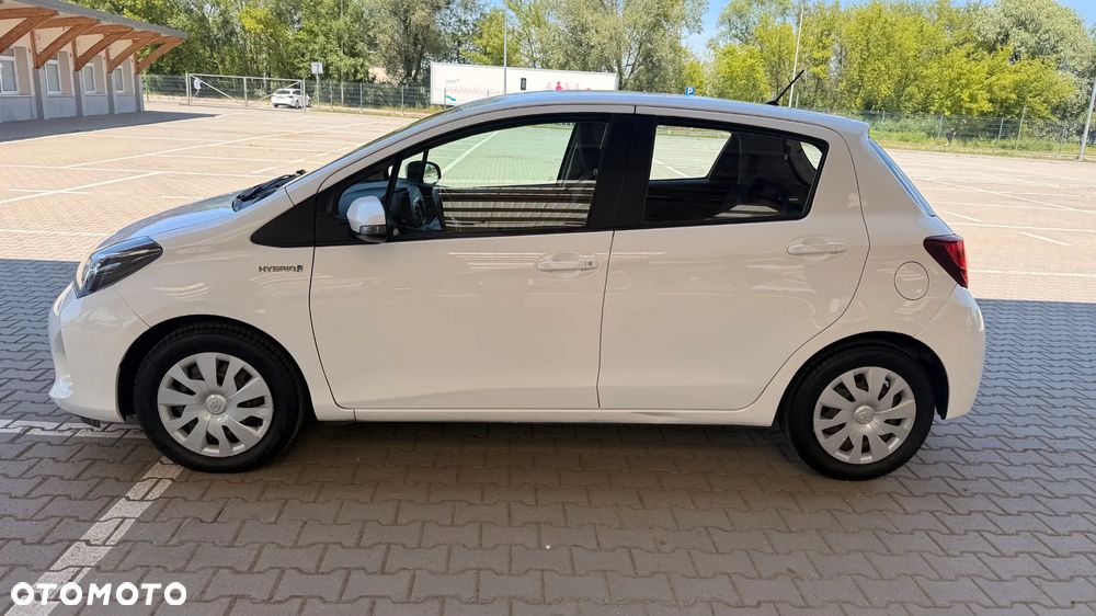 Toyota Yaris Hybrid 100 Dynamic - 10