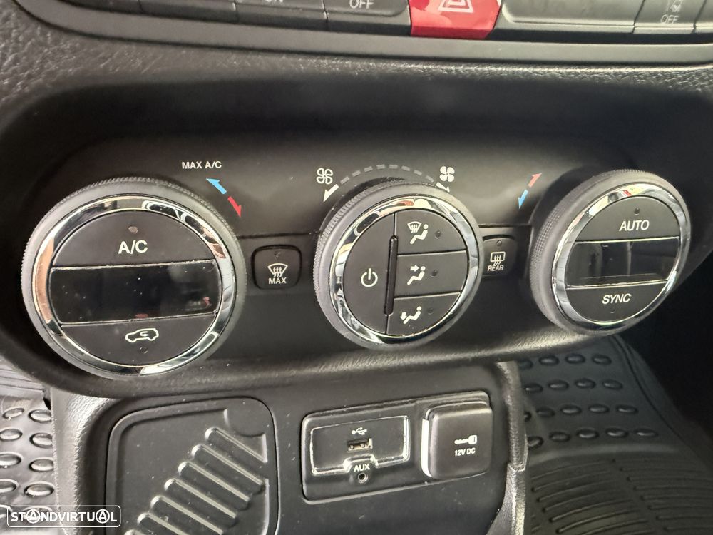 Jeep Renegade 1.4 MultiAir Limited - 37