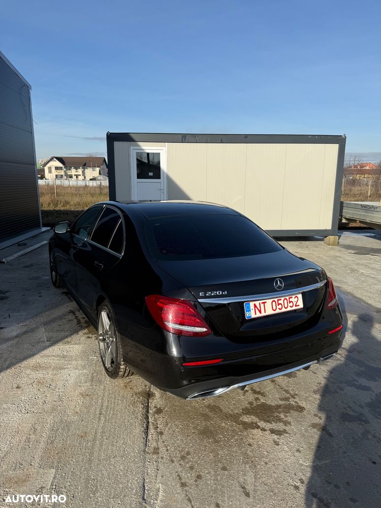 Mercedes-Benz E 220 d T 9G-TRONIC AMG Line - 3