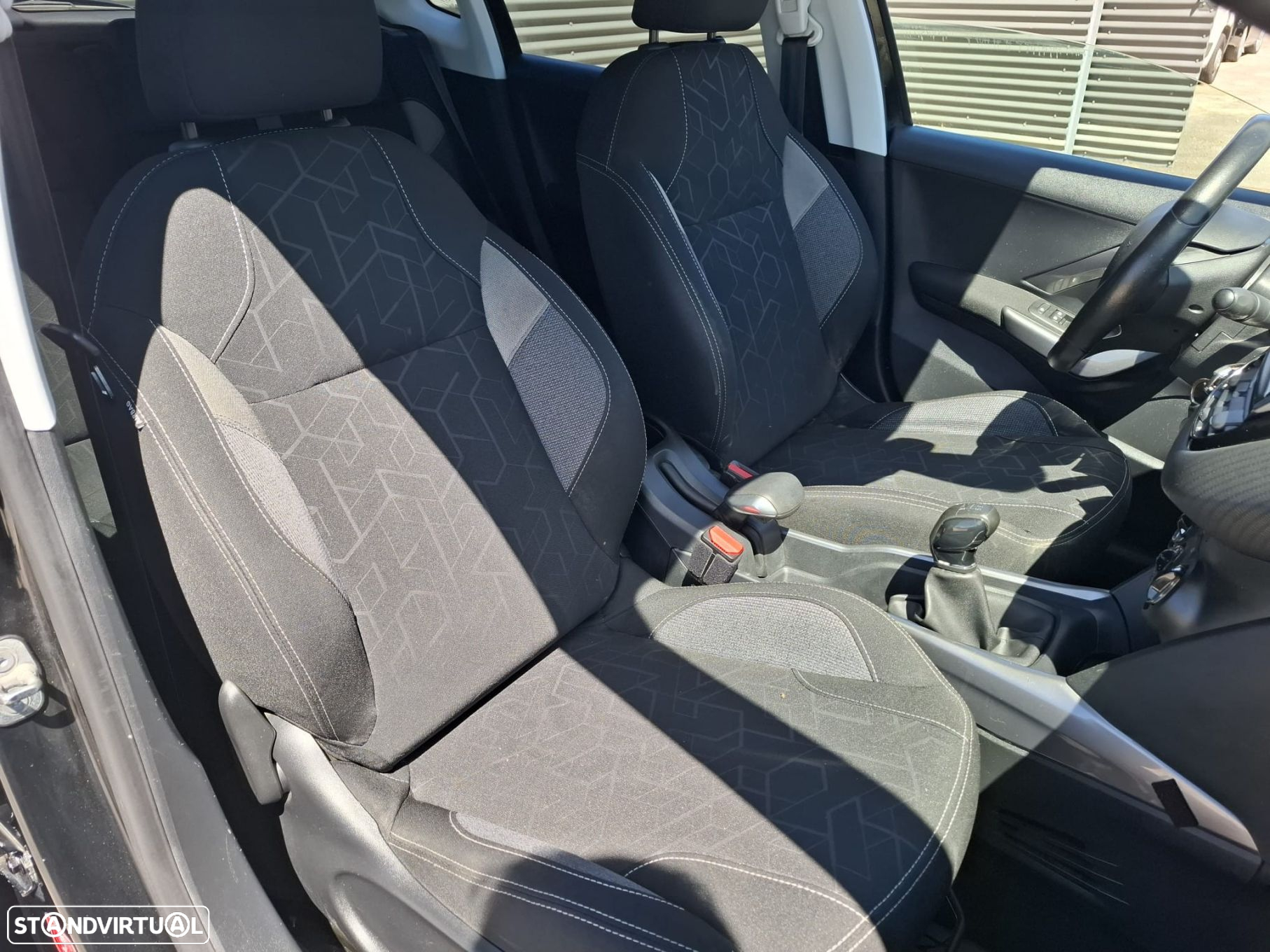 Peugeot 2008 1.2 PureTech Active - 23