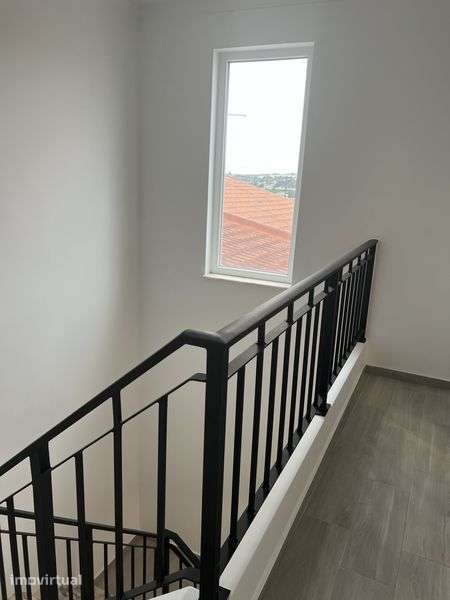 Vendo moradia bifamiliar - Grande imagem: 2/8