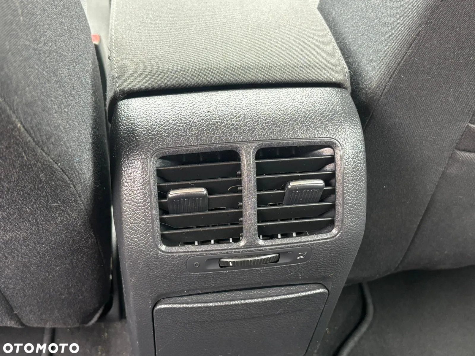 Volkswagen Golf VI 1.6 TDI Comfortline - 18