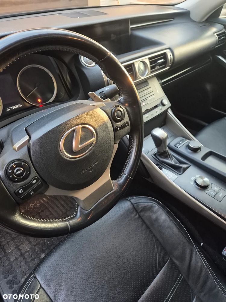 Lexus IS 200t / 300 Prestige - 8