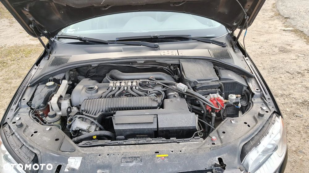 Volvo V70 2.0T Powershift Momentum - 4