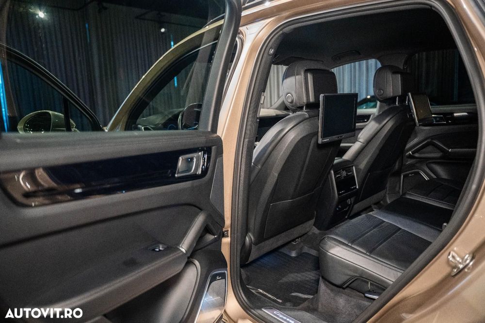 Porsche Cayenne Standard - 25