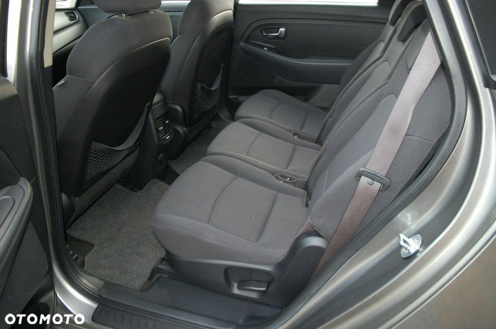 Kia Carens - 26