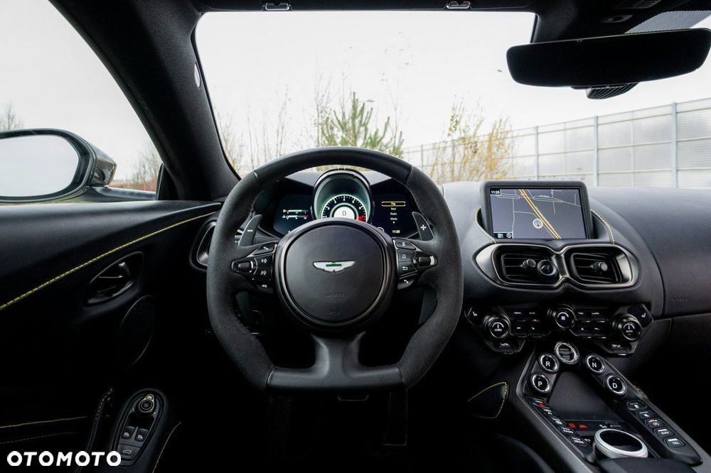 Aston Martin Vantage - 19