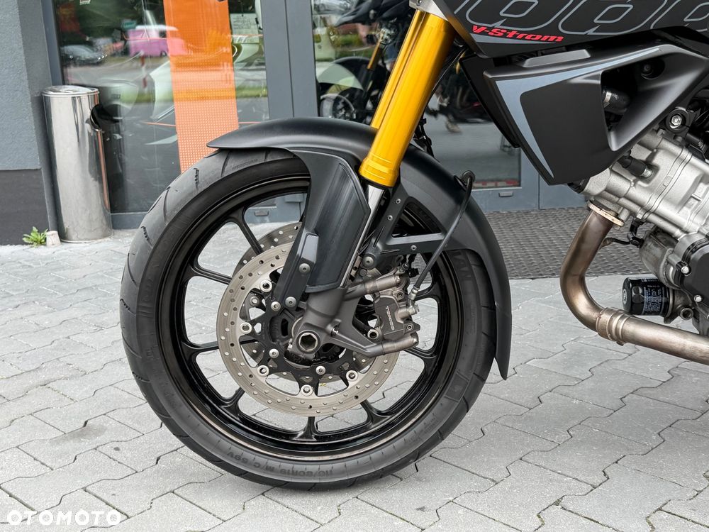 Suzuki V-STROM - 32