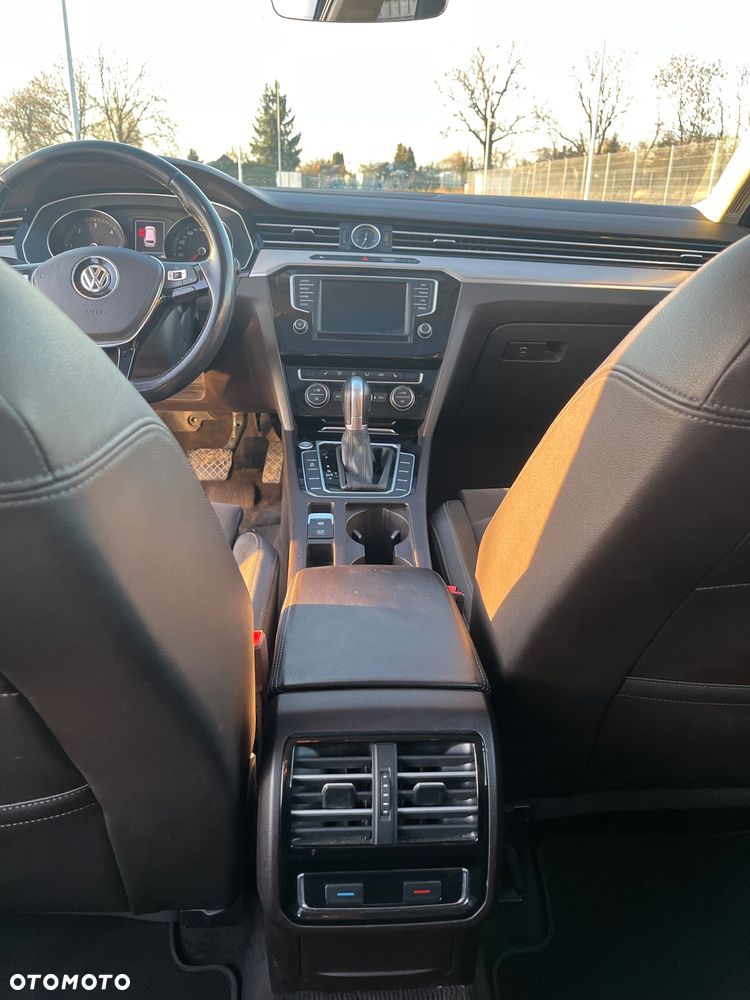 Volkswagen Passat - 13