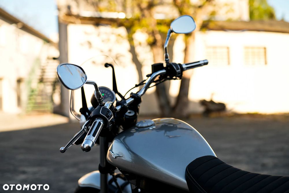 Moto Guzzi V9 - 30