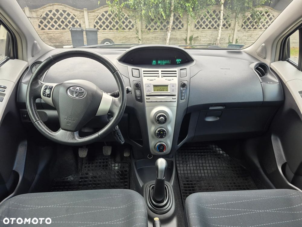 Toyota Yaris 1.3 VVT-i Sol - 5