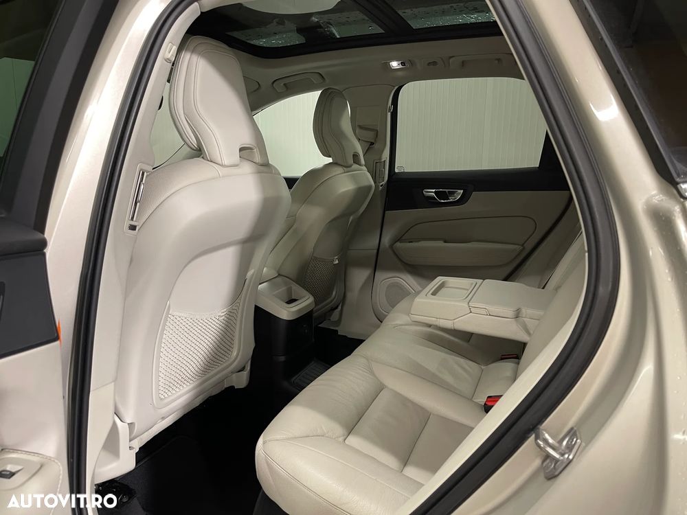 Volvo XC 60 T6 AWD Recharge Geartronic Inscription Expression - 11