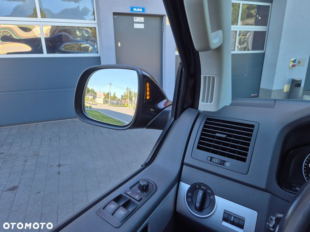 Volkswagen Multivan - 13