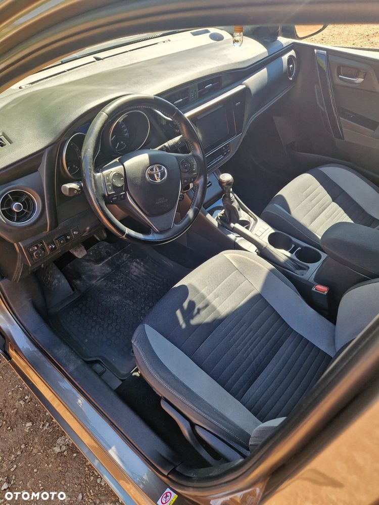 Toyota Auris 1.6 Premium - 9