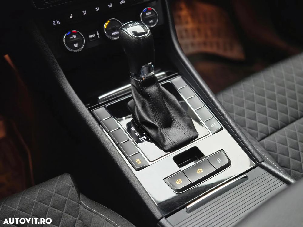 Skoda Superb 2.0 TDI DSG Style - 10