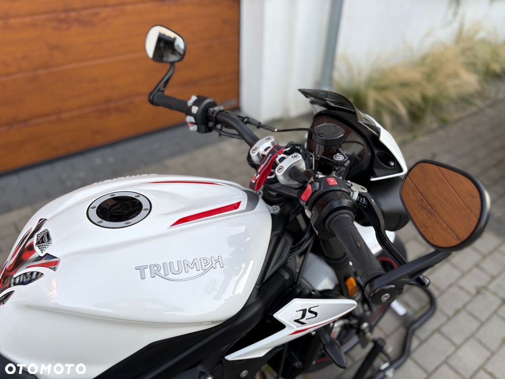 Triumph Street Triple - 21